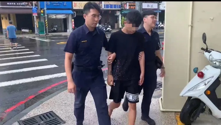 警方二度逮捕蔡男。翻攝畫面