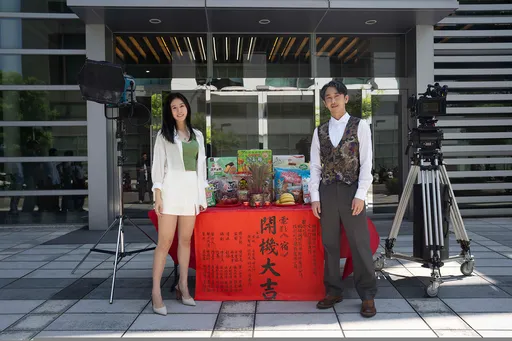 挺過破產風波!香港鬼王彭發首度來台拍片 演員避邪小物隨身攜帶