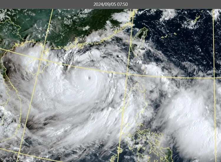 颱風「魔羯」持續增強中。中央氣象署