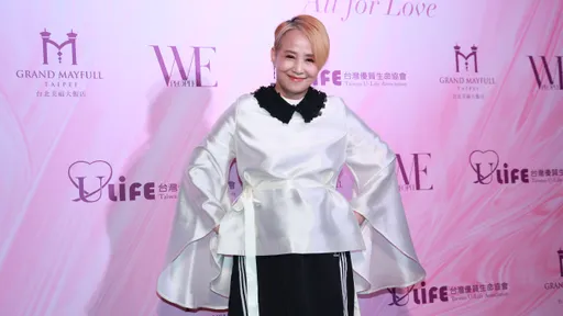 李明依曝張小燕心情OK 聞1人「那不是我關注的」