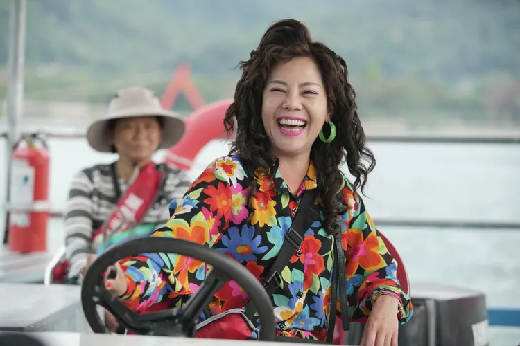 錦雯詮釋大埔甘草人物，辛辣個性背後藏洋蔥。大愛電視提供