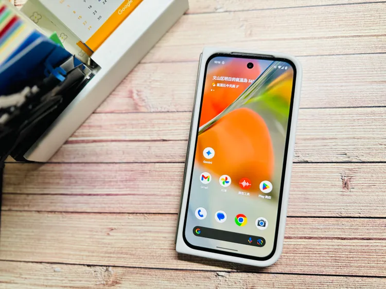Pixel 9 Pro Fold陶瓷白現已於Google Store上架。趙筱文 攝影