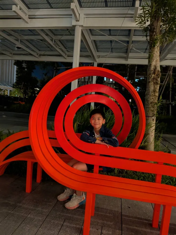 夜景的表現上相當自然，亮暗光線對比非常大的情況，暗處細節也都有保留。趙筱文 攝影