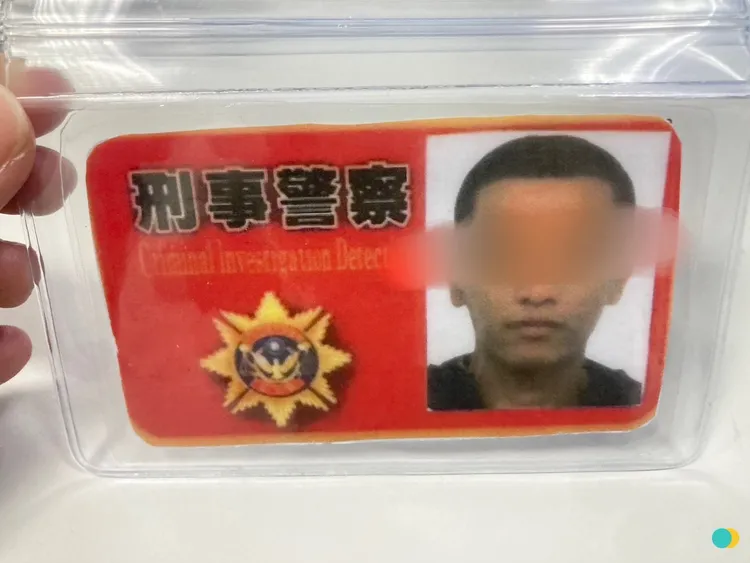 女車手車上還有假刑警證件，懷疑還有共犯。翻攝畫面