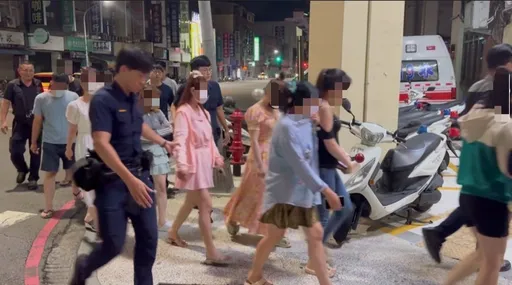 高雄養生館「做半套」 警帶回10辣妹!如走星光大道