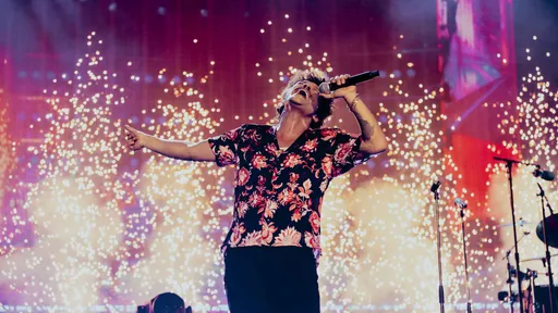 火星人布魯諾中文甜撩「寶貝我想你」!狂吸5.5萬人破高雄世運紀錄