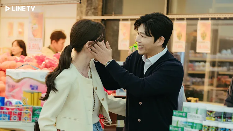 池承炫（右）在《好搭檔》偷吃張娜拉的多年秘書韓材利，觀眾看了氣炸。LINE TV提供