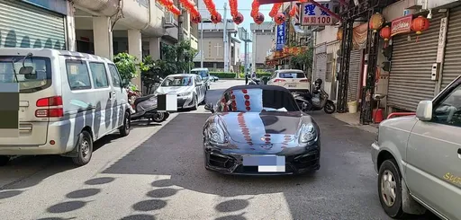 逾300萬保時捷囂張違停 警通知移車!意外追出案外案