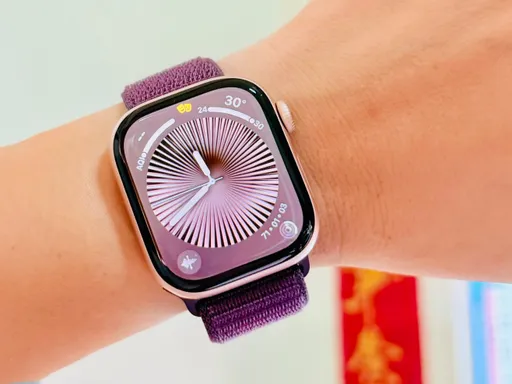 Apple Watch S10開箱 不只變薄變大 快速充電、語音隔離很有感