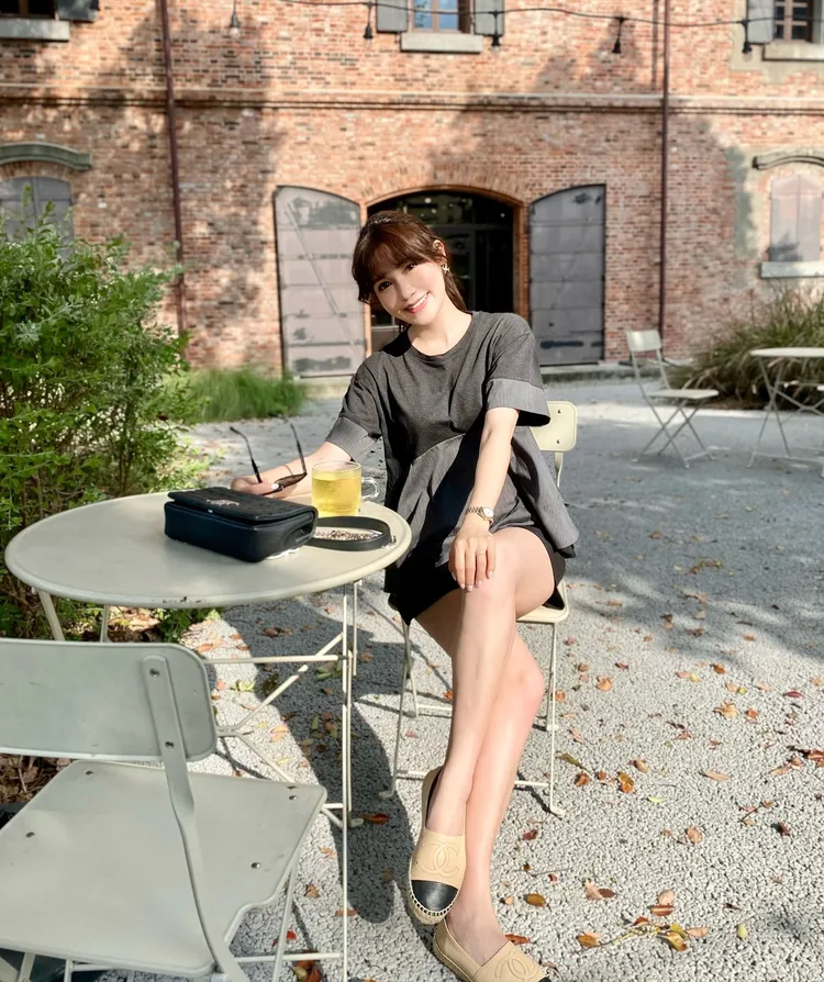 中天美女主播張若妤。。翻攝張若妤臉書