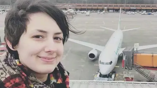 36岁女交往「波音737」9年分手了 回味空中性爱!坦白变心爱上它