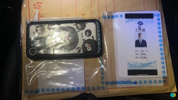 鄭男的假名牌。警方提供