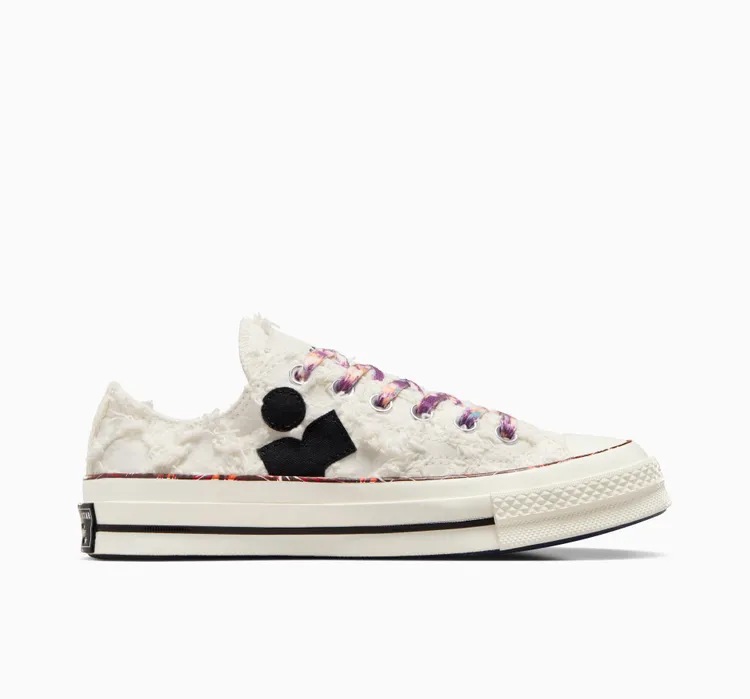 ISABEL MARANT X CONVERSE CHUCK 70白色低筒帆布鞋，4800元。品牌提供
