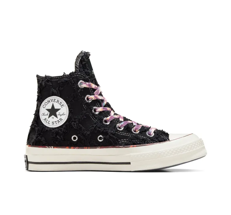 ISABEL MARANT X CONVERSE CHUCK 70黑色高筒帆布鞋，4800元。品牌提供