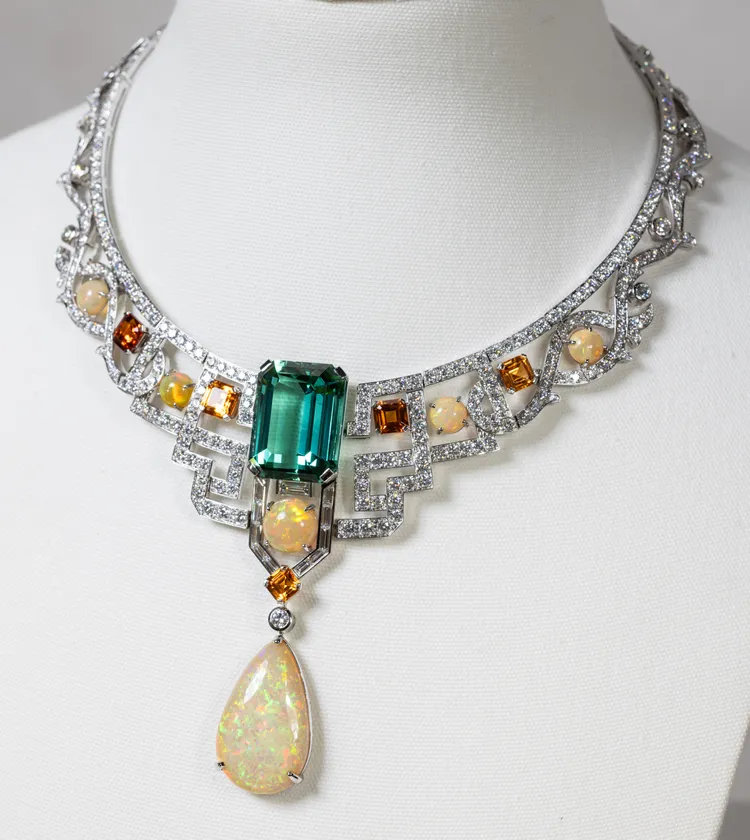 19.68克拉衣索比亞蛋白石花卉項鍊。品牌提供