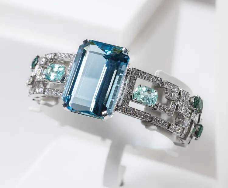 35.69克拉海藍寶石手鍊。品牌提供