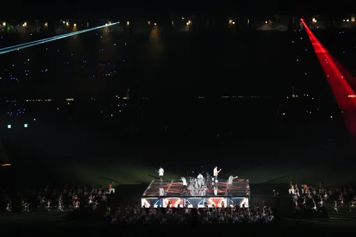 五月天首次登上大巨蛋！先向棒球場鞠躬　還唱「炸裂！陳子豪」