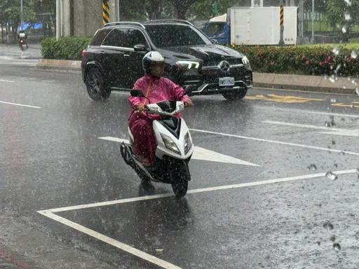 全台變天！低壓來襲「午後炸雨1週」　大雷雨轟3縣市