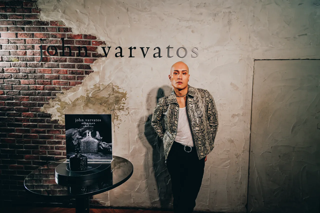 黃宣今日為john varvatos工匠闇黑淡香水發表站台。品牌提供