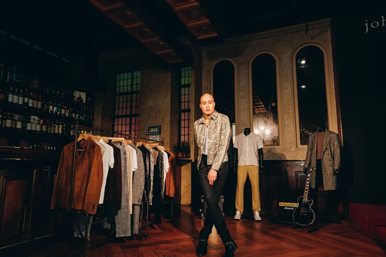 黃宣今日為john varvatos新香發表站台。品牌提供