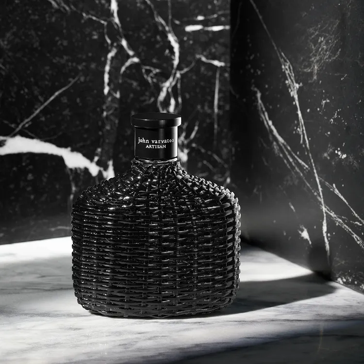 john varvatos工匠闇黑淡香水，75ml／3050元、125ml／4050元。品牌提供