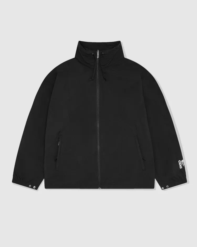 The North Face X CDG NORTH DOME防風外套，1萬1880元。品牌提供