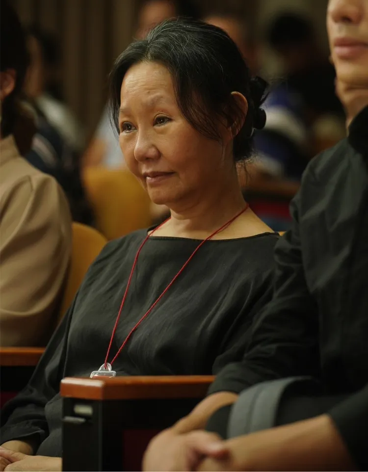 呂雪鳳連這樣坐著都渾身是戲。公視台語台、華視提供