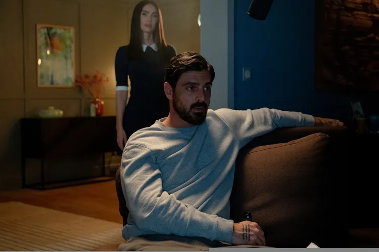 梅根福克斯與「義大利版格雷」米歇爾莫羅尼合作。車庫娛樂提供