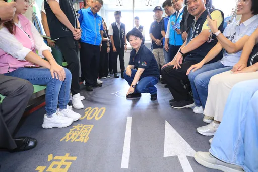 開箱F1封街展演捷運彩繪列車 盧秀燕加碼6大優惠吸客
