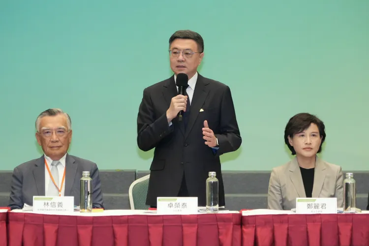 今舉行「行政院經濟發展委員會」顧問會議開幕典禮，召集人、前行政院副院長林信義、卓榮泰、鄭麗君出席。彭欣偉攝