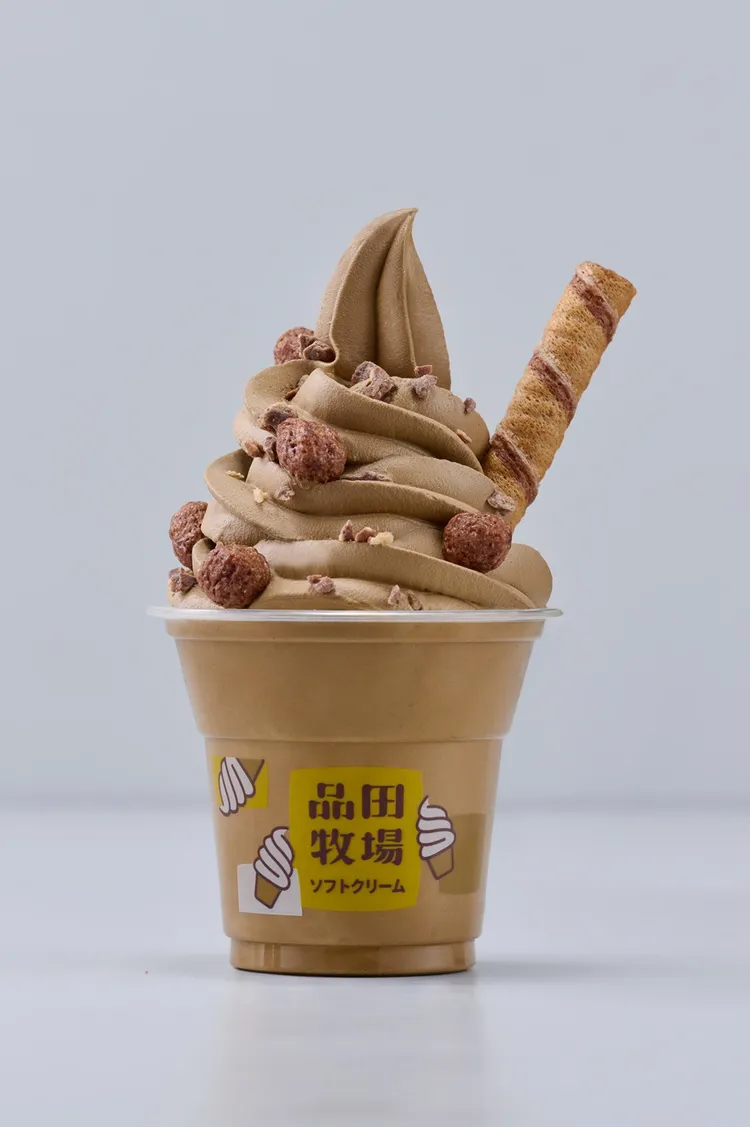 「品田牧場」10/31前，到店享用套餐，出示學生證或穿學校制服，可招待「季節聖代」1份。業者提供