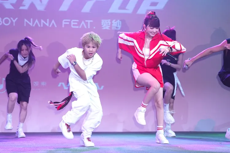 NANA與愛紗一同展現舞技。彭欣偉攝