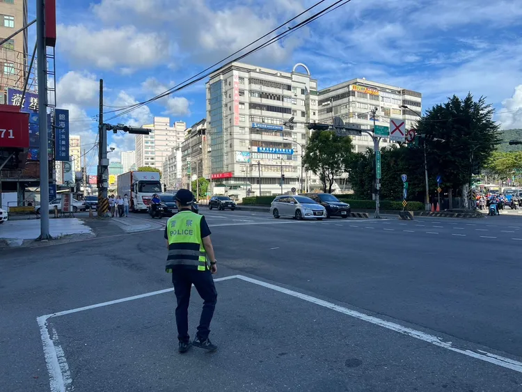 汐止警方疏導中秋車潮。警方提供