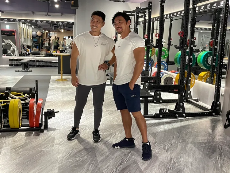 夢多（右）對自己打造的節目未能入圍今年金鐘獎，頗為失望。張瑞振攝