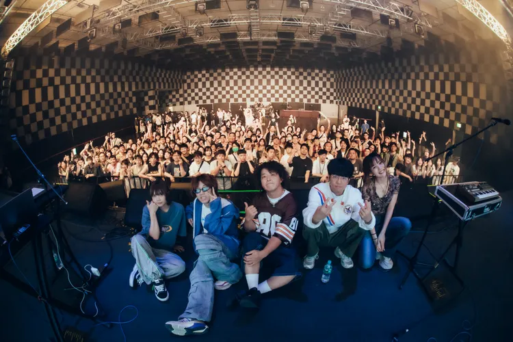 Klang Ruler來台吃了牛肉麵，買了印有「台灣限定」的服裝。台北流行音樂中心提供