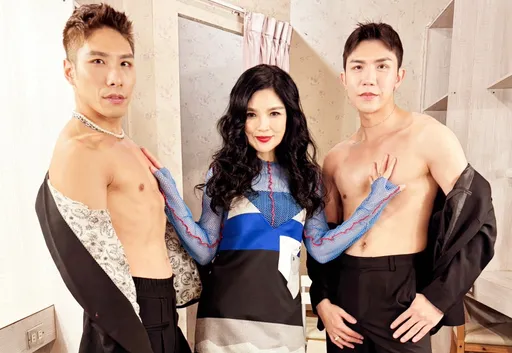 「美魔女」談詩玲激不得!撫摸鮮肉猛男「大肌肌」 酒店大亨老公竟然不知情