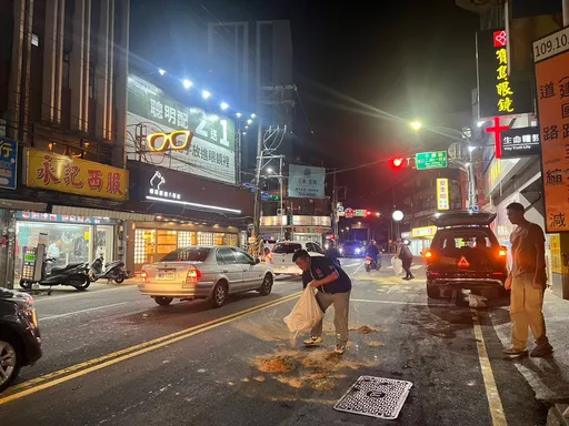 小客車漏油！害女騎士摻摔　駕駛面臨最高3600元罰鍰