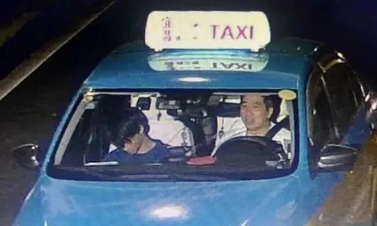 原本計程車司機要載罕病青年鄒俊誠（左）去醫院，他堅持不肯。翻攝微博/湖北宜昌鄒俊誠