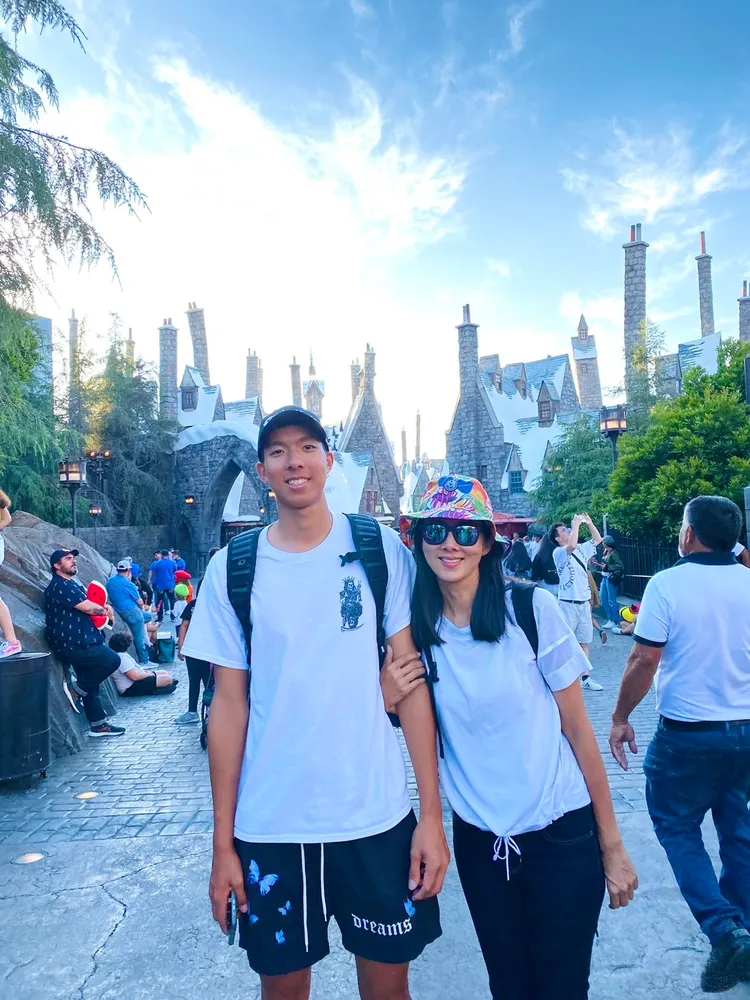 邱靖和媽媽錢韋杉。  邱宗志提供