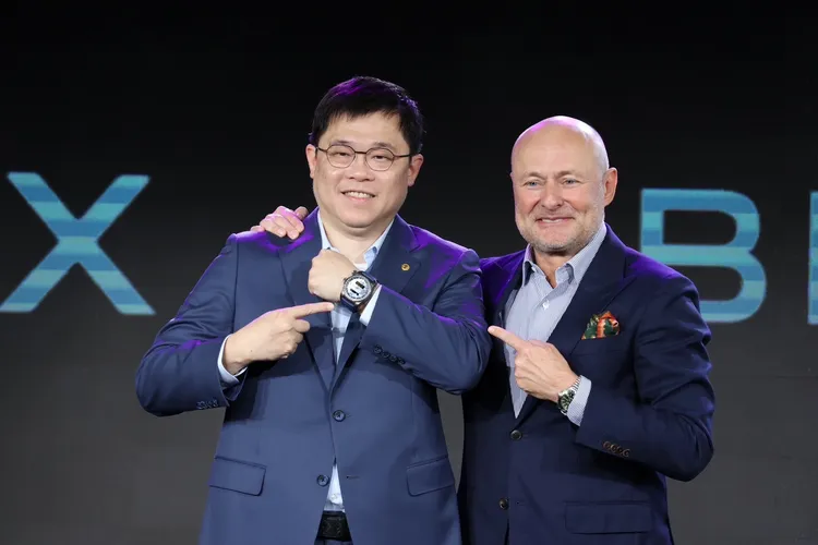 星宇航空創辦人張國煒（左）與百年靈執行長Georges Kern（右）。莊宗達攝