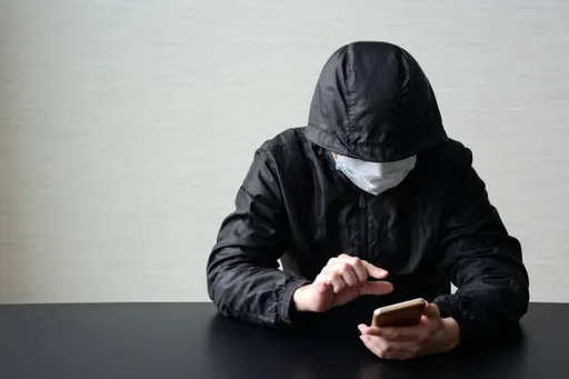 狂打百通電話、闖住處送24件內衣褲　彰化痴情男求愛不成遭判刑