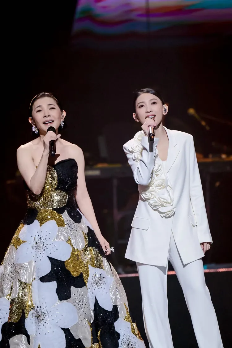 張清芳和戴佩妮同台。上引娛樂提供