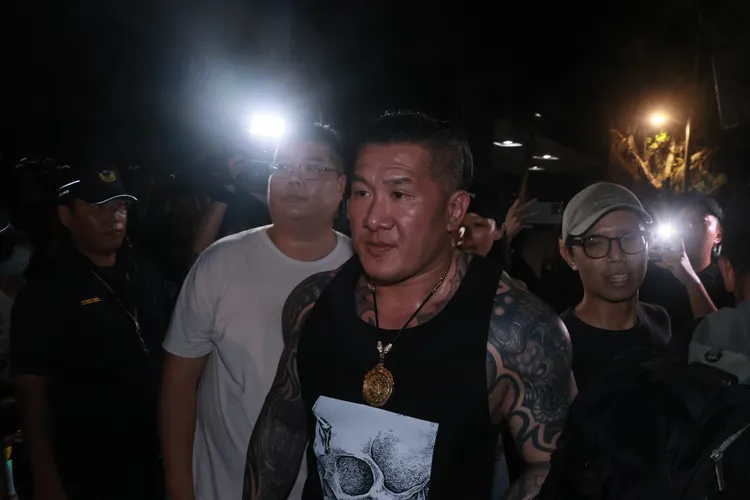 館長現身北檢外力挺柯文哲。彭欣偉攝