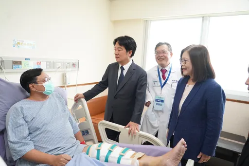 賴清德探視墜海飛官另再慰問病塌這男人 管碧玲說了:原來他做了這大事