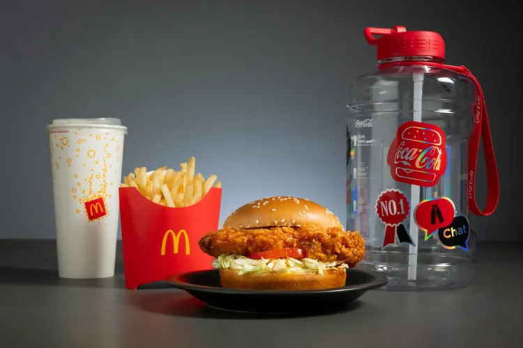 期間掃描麥當勞APP全球版會員QR code，並購買韓風系列套餐有機會抽中可口可樂「超放縱暢享桶」等獎項。麥當勞提供