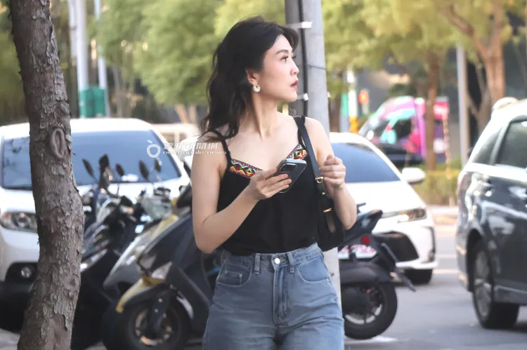 田燕呢集時尚性感於一身，看不出已是二寶媽。特勤中心攝