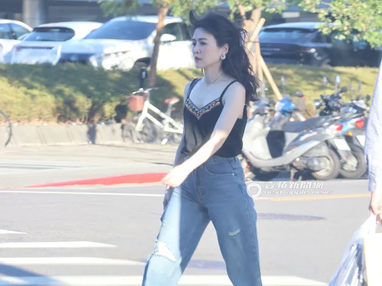 陽光灑在田燕呢身上，皮膚依舊白皙透亮。特勤中心攝