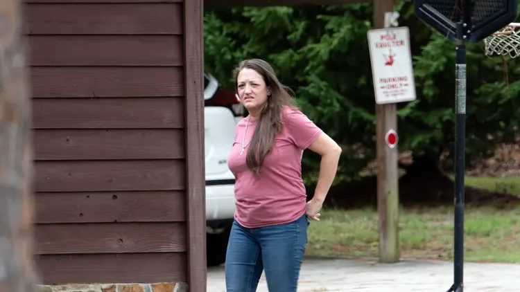 葛瑞的母親瑪西在事前30分鐘曾通知學校，但校方未能找到葛瑞，釀成此次悲劇。《紐約郵報》