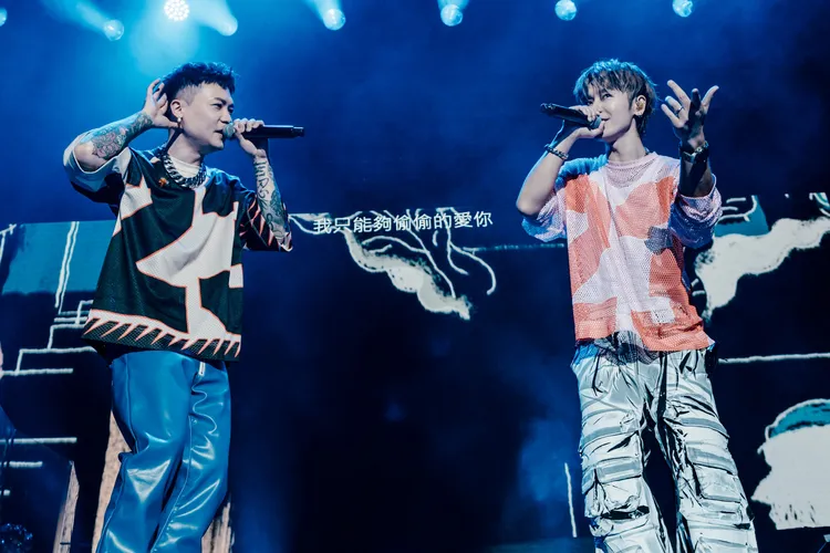 鼓鼓與蕭秉治組成的限定團體「GX」移師香港帶來精采演出。相信音樂提供