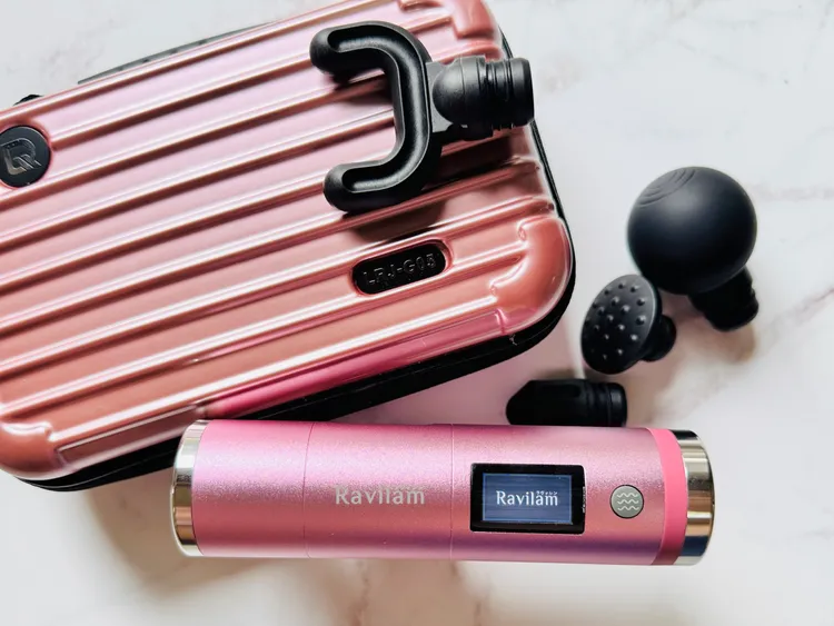 大概女生手掌般大小的尺寸，配重也恰到好處，的確是很適合外出旅遊的時候攜帶。趙筱文攝